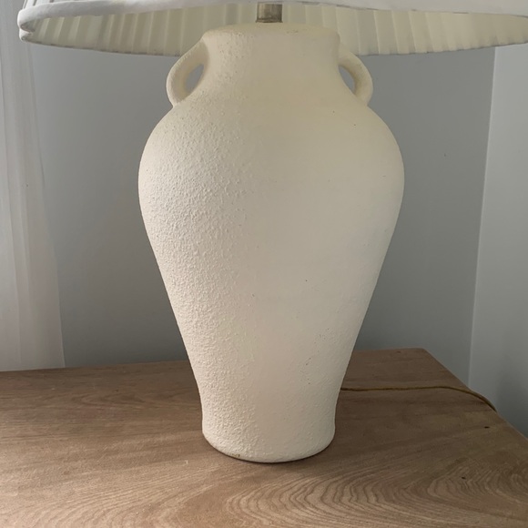 Table lamp with handles traditional classic elegant off white ceramic - Picture 4 of 7